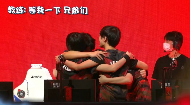 也让他自己 也让他自己